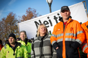 Mantena-ansatte foran Stortinget. Foto: Ole Palmstrøm 