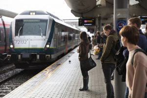 Lokaltog på perrongen, Oslo S. Foto: Merete Jansen