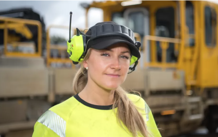 INGEN OPPSPLITTING: Martine Bratt (30) fra Mo i Rana er tydelig på hva som er den viktigste saken i årets valg. Foto: Bjørn Leirvik