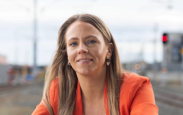 Som fersk tillitsvalgt i et togselskap som stadig rammes av kriser, er det lett å føle seg alene. Erle Arnesen er heldigvis ikke redd for å ta opp telefonen. Foto: Morten Hansen