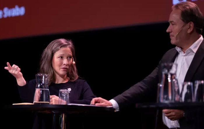 Mariann Ravnanger, hovedtillitsvalgt CargoNet, og Robin Olsen, administrerende direktør CargoNet. Foto: Morten Hansen