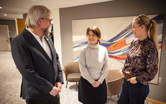 NY HOVEDAVTALE: NJFs forbundsleder Torfinn Håverstad, Spekters administrerende direktør Anne-Kari Bratten og NJFs nestleder Bianca Fedje under forhandlingene.