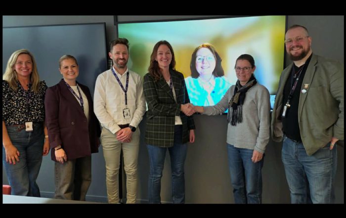 ENIGHET: Mandag ettermiddag ble NJFs forhandlingsleder Eli-Ingeborg Baadstøe-Østre, leder i Entur landsforening Axel Fjeld (t.h) med ledelsen i Entur om årets lønnsoppgjør.