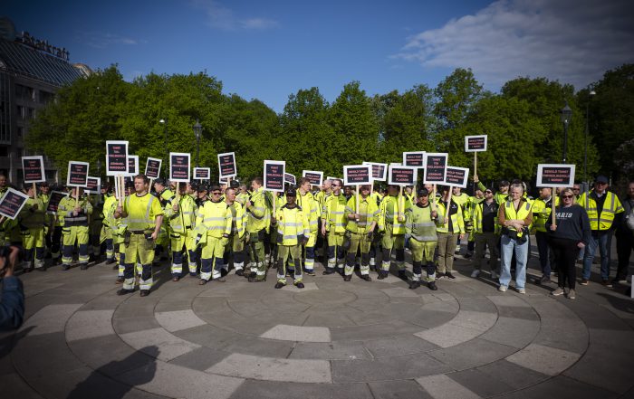 Eidsvoll plass foran Stortinget var fylt av gulkledde verkstedarbeidere fra Mantena.