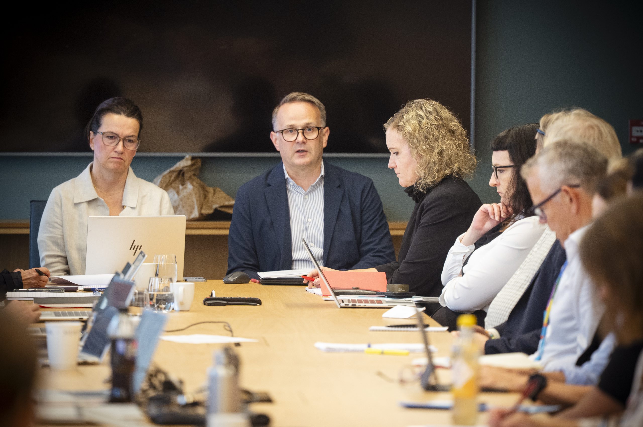MEKLING: Riksmekler Mats Ruland og medmekler Kristin Rognan leder meklingen mellom LO og Spekter på vegne av Norsk Jernbaneforbund og Norsk Lokomotivførerforbund mot VY.